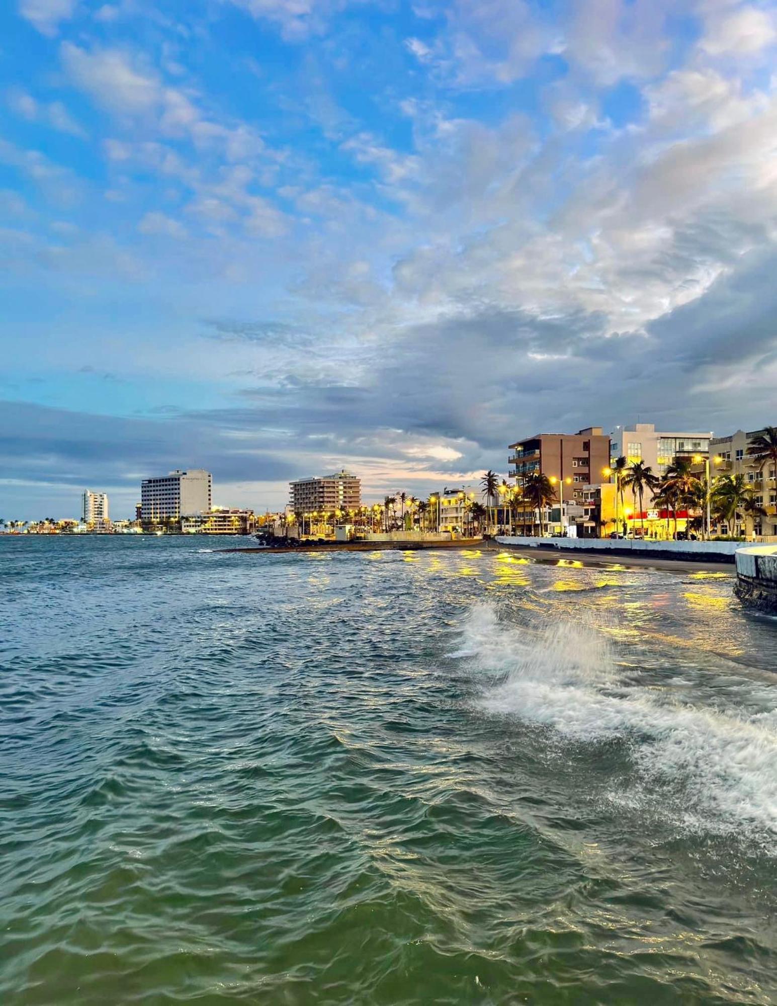 Suites Brisa Marina - Atras De Playa Regatas Y El Malecon, 6 Calles Del Acuario Veracruz Kültér fotó