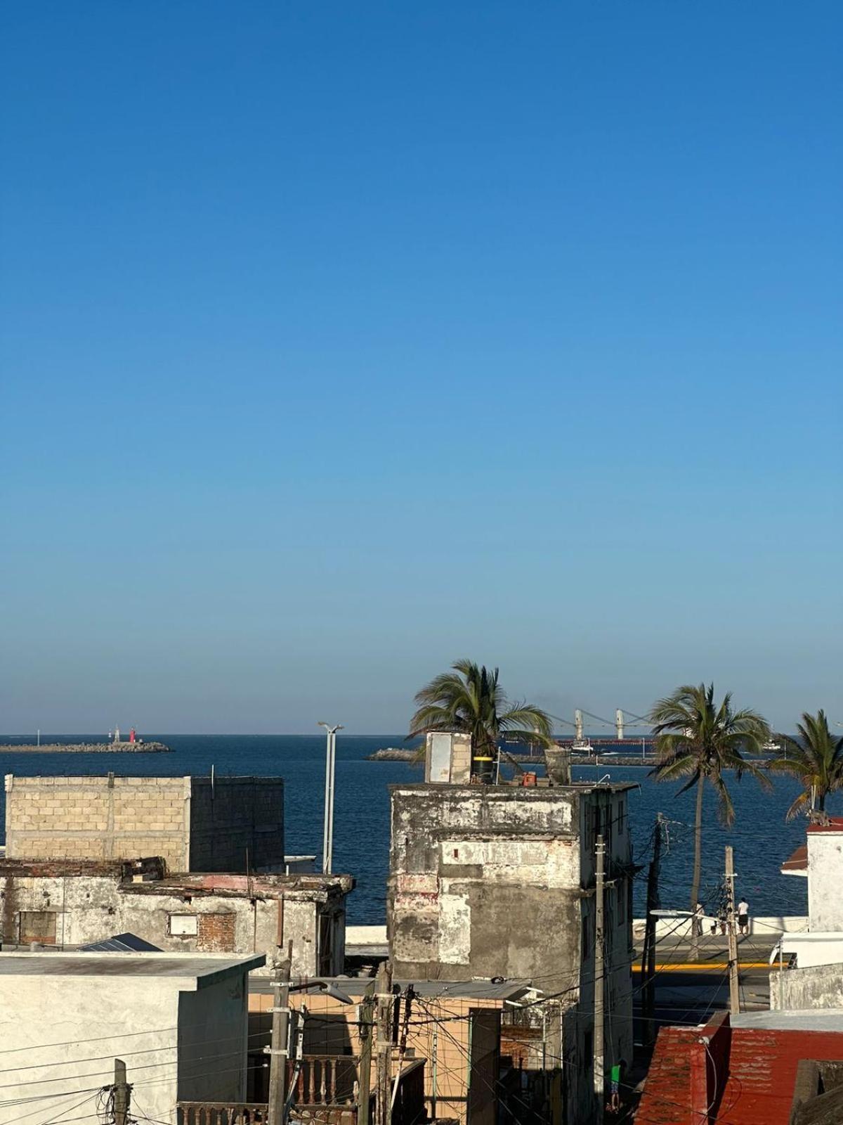 Suites Brisa Marina - Atras De Playa Regatas Y El Malecon, 6 Calles Del Acuario Veracruz Kültér fotó