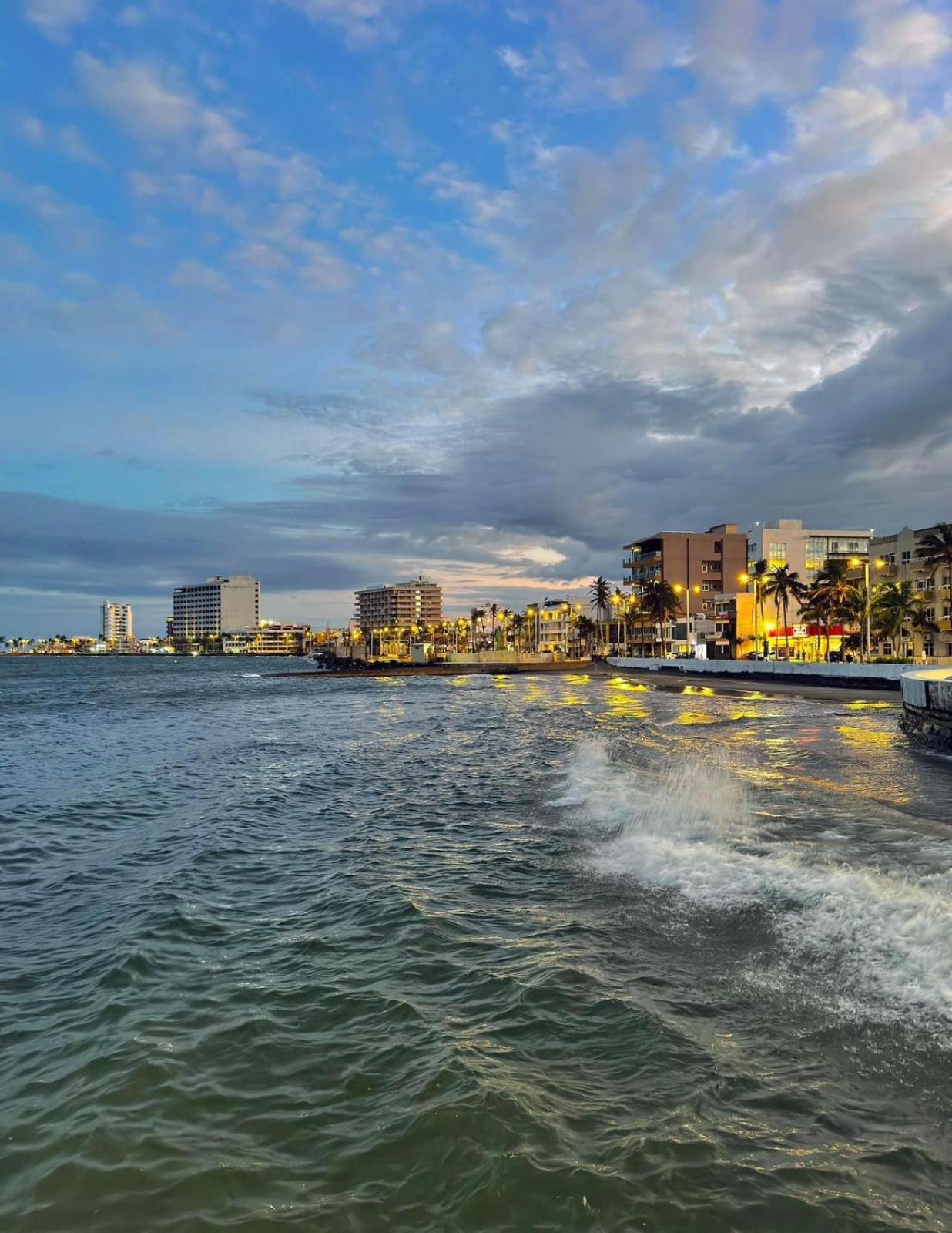 Suites Brisa Marina - Atras De Playa Regatas Y El Malecon, 6 Calles Del Acuario Veracruz Kültér fotó