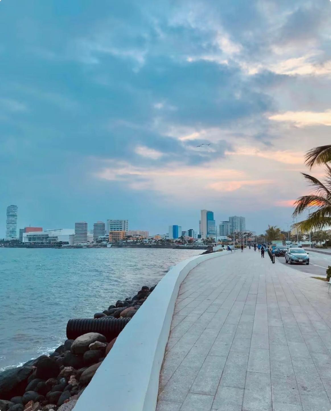 Suites Brisa Marina - Atras De Playa Regatas Y El Malecon, 6 Calles Del Acuario Veracruz Kültér fotó